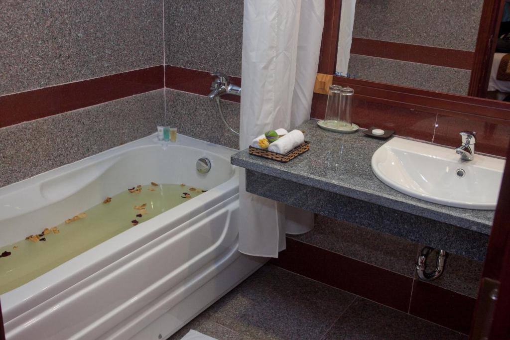 Dlgl - Dung Quat Hotel Куангнгай Номер фото